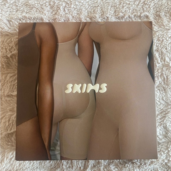 SKIMS Seamless Sculpt Body Suit - flamingo , size S/M. NWT, in box - Picture 1 of 3